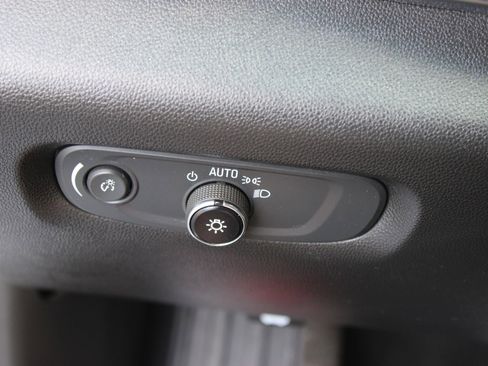 Used 2022 Chevrolet Traverse LS FWD image 22