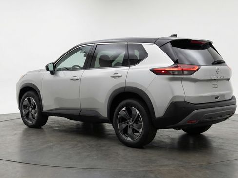 Used 2025 Nissan Rogue SV image 6