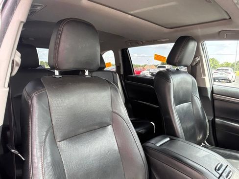 Used 2019 Toyota Highlander Limited FWD image 17