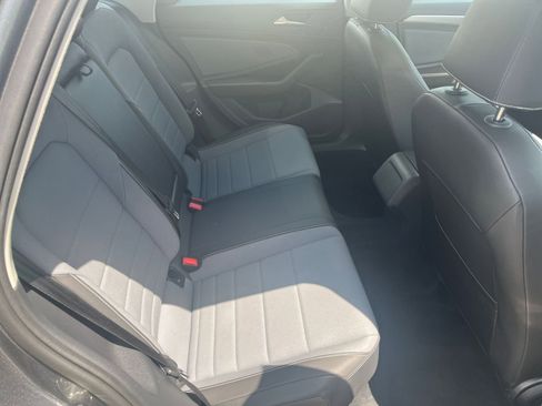 Used 2025 Volkswagen Jetta SE FWD image 39
