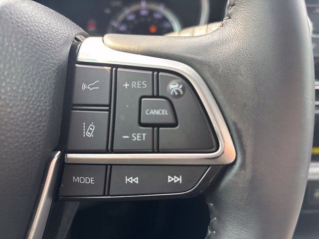 Used 2023 Toyota Highlander XSE FWD image 15