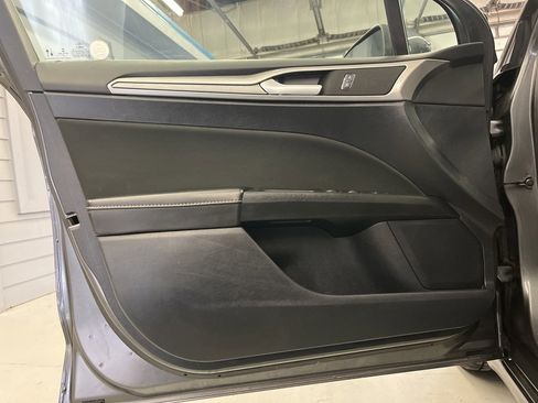 Used 2020 Ford Fusion SE image 10