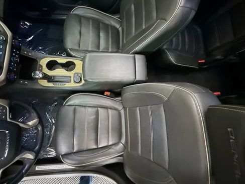 Used 2019 GMC Acadia Denali w/ Technology Package FWD image 23