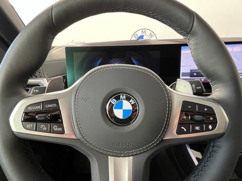 Used 2025 BMW X5 xDrive40i w/ M Sport Package AWD/4WD image 13