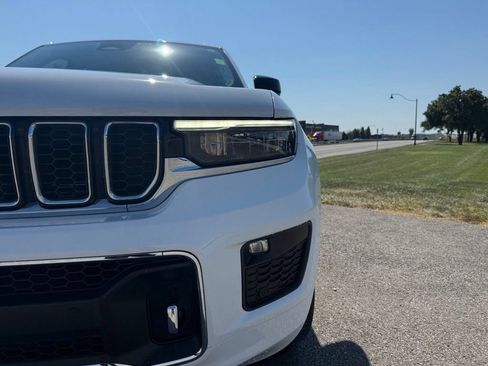 Used 2023 Jeep Grand Cherokee L Overland w/ Rear Seat Video Group I AWD/4WD image 9