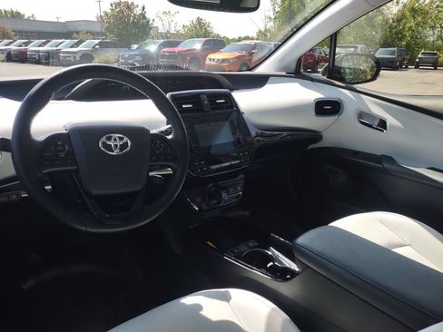 Used 2019 Toyota Prius XLE AWD/4WD image 9