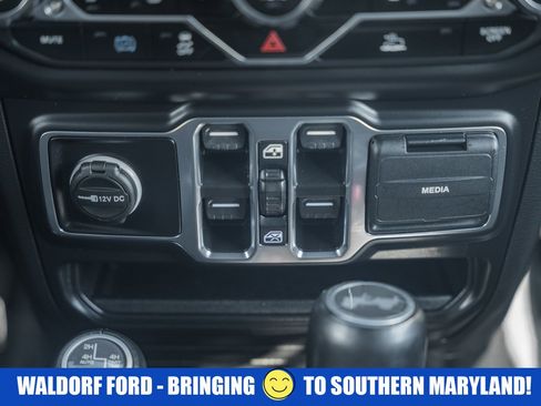 Used 2022 Jeep Wrangler Unlimited Sahara w/ Cold Weather Group image 31