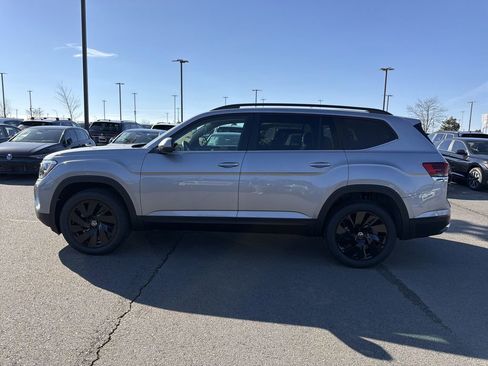 New 2026 Volkswagen Atlas SE FWD image 8