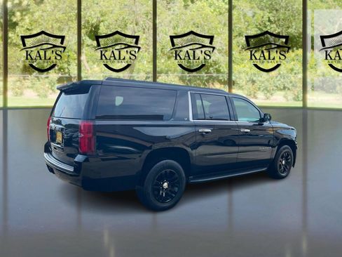 Used 2018 Chevrolet Suburban LT AWD/4WD image 5