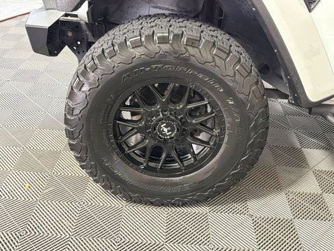 Used 2021 Jeep Wrangler Unlimited Rubicon 4xe w/ Cold Weather Group AWD/4WD image 12