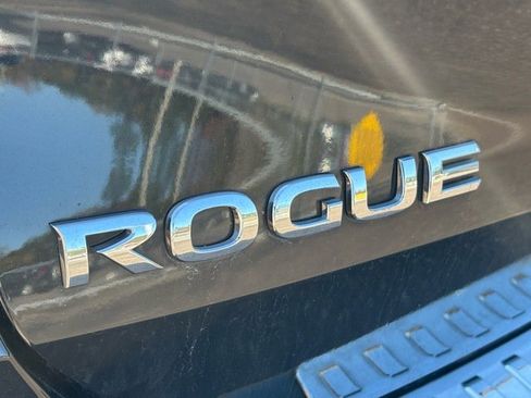 Used 2017 Nissan Rogue S image 31