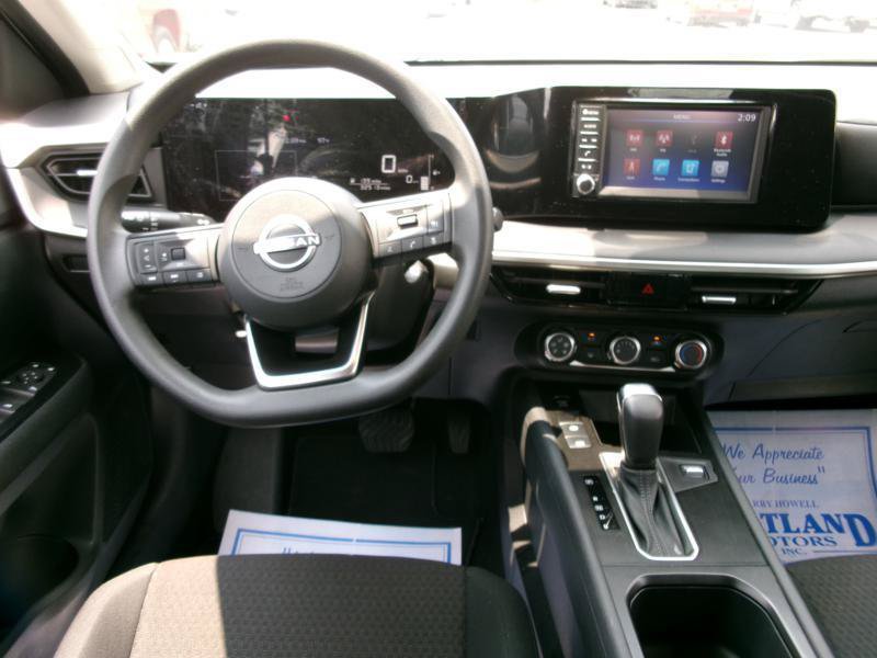 Used 2025 Nissan Kicks S FWD image 11
