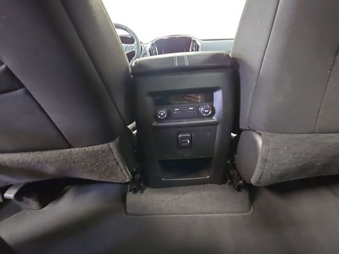 Used 2023 Chevrolet Traverse LT image 30