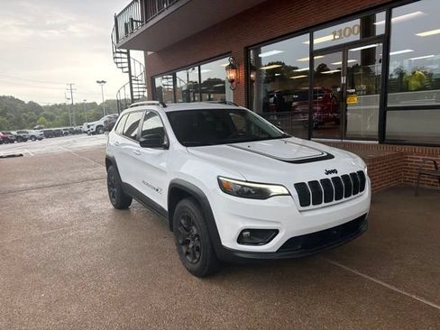 Used 2022 Jeep Cherokee Latitude AWD/4WD image 5