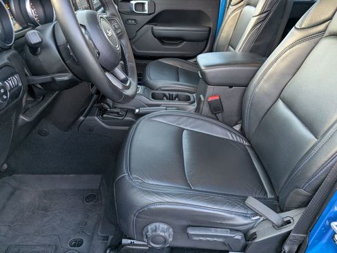 Used 2022 Jeep Gladiator Willys image 9