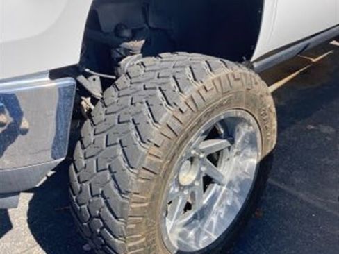 Used 2011 GMC Sierra 2500 SLT w/ Entertainment Package image 5