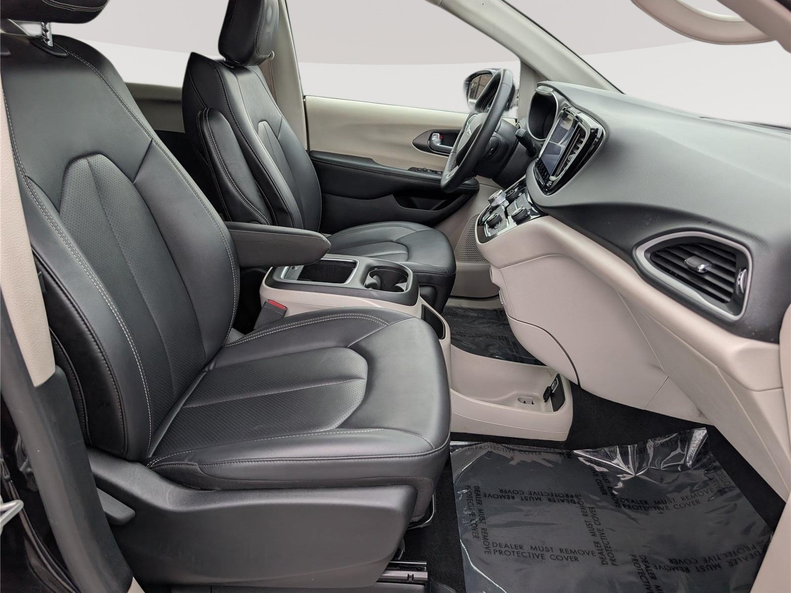 Used 2024 Chrysler Pacifica Touring-L FWD image 9