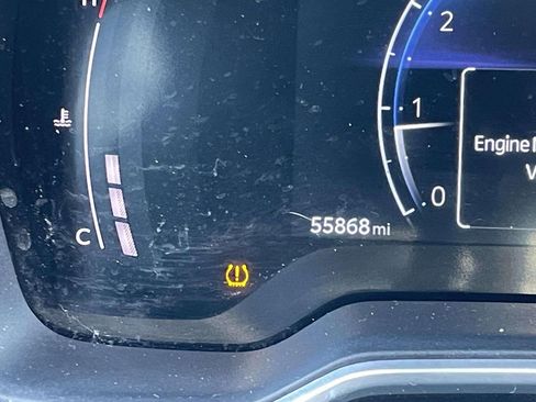 Used 2023 Toyota Corolla Cross XLE image 36