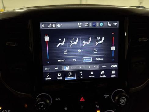 Used 2022 RAM 1500 Big Horn AWD/4WD image 17