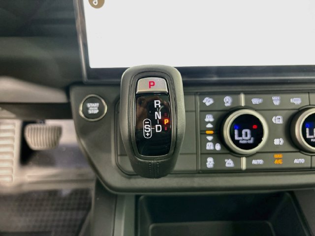New 2026 Land Rover Defender 110 X-Dynamic SE AWD/4WD image 18