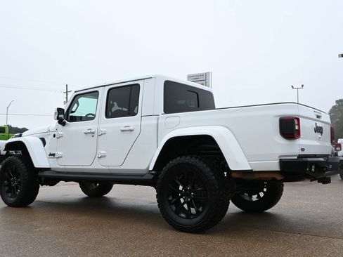 Used 2023 Jeep Gladiator Overland image 2