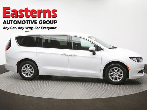 Used 2022 Chrysler Voyager LX image 43