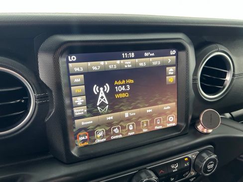 Used 2021 Jeep Wrangler Unlimited Sahara AWD/4WD image 12