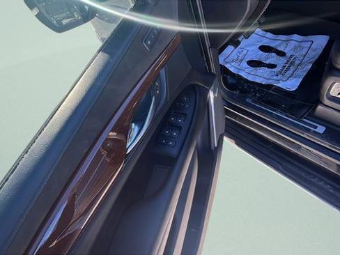 Used 2018 Cadillac Escalade ESV Luxury image 10