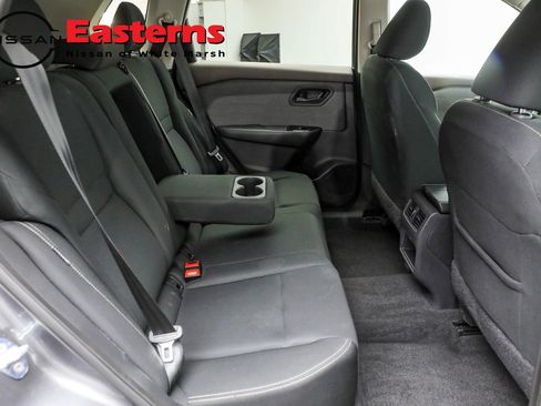 Used 2023 Nissan Rogue S image 33