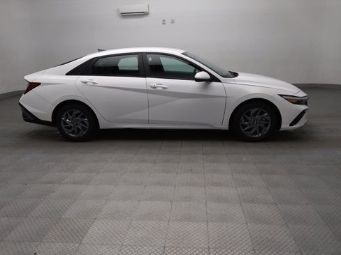 Used 2024 Hyundai Elantra SEL FWD image 11