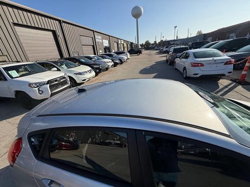 Used 2013 Ford Fiesta SE image 3