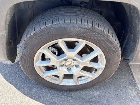 Used 2023 Jeep Renegade Latitude AWD/4WD image 6