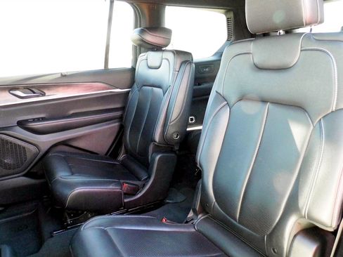 Used 2024 Jeep Grand Cherokee L Limited w/ Luxury Tech Group II image 25