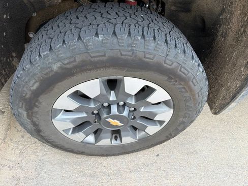 Used 2025 Chevrolet Silverado 2500 LT AWD/4WD image 6
