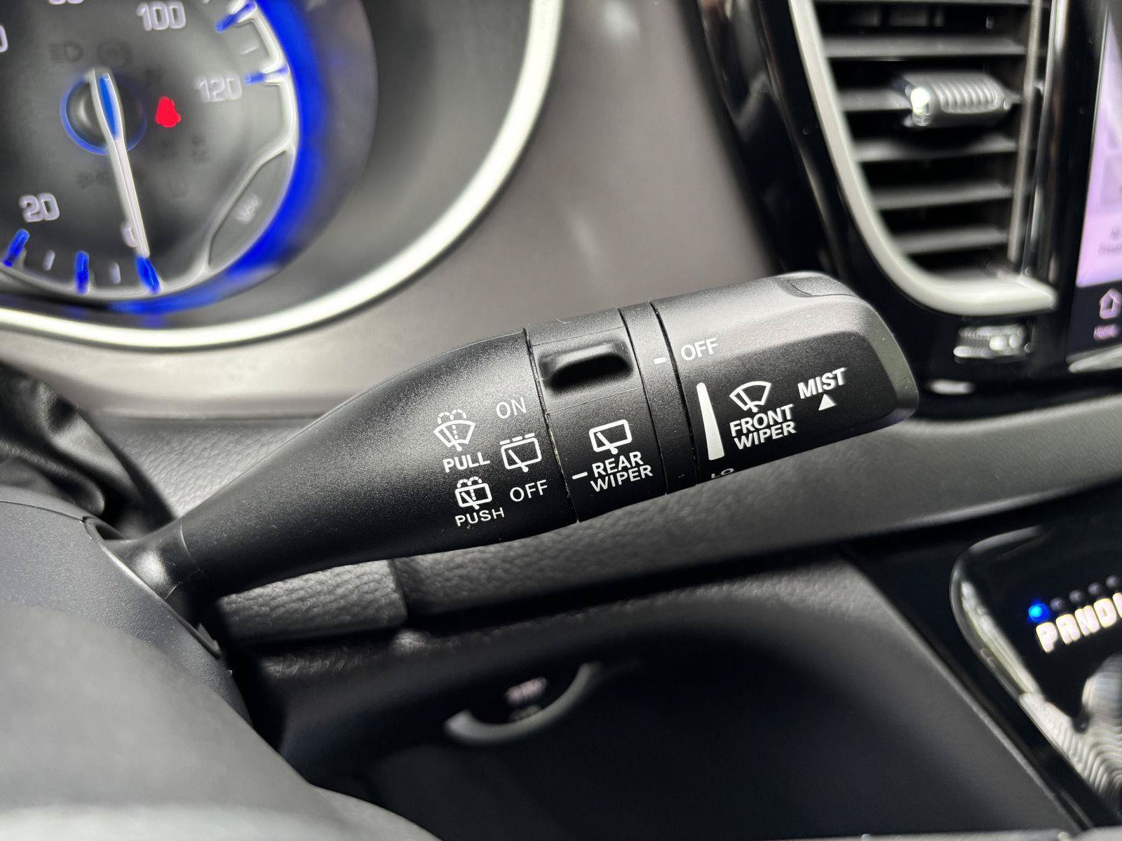 Used 2025 Chrysler Pacifica Select FWD image 31
