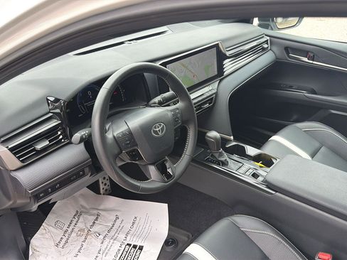 Used 2025 Toyota Camry SE FWD image 16