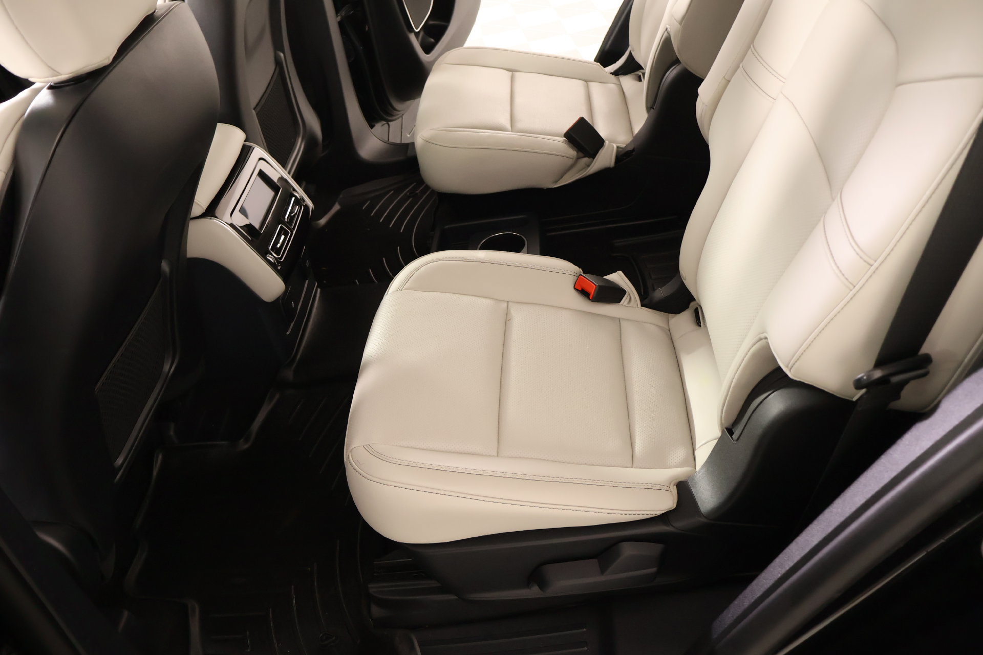 Used 2025 Lincoln Aviator 2WD w/ Jet Appearance Package image 13