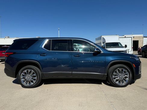Used 2023 Chevrolet Traverse LS w/ Safety Package image 4