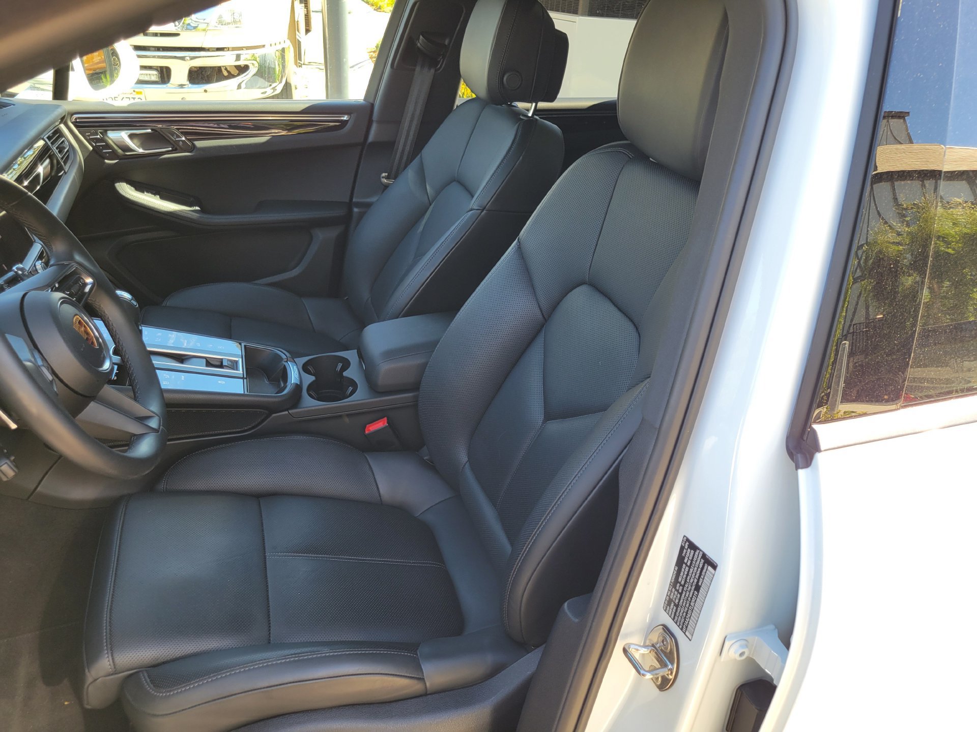 Used 2026 Porsche Macan AWD/4WD image 5