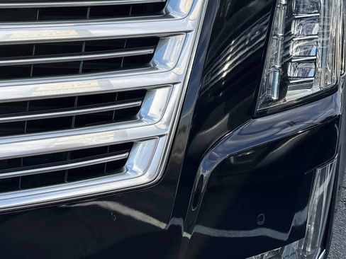 Used 2018 Cadillac Escalade Platinum AWD/4WD image 9