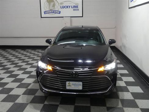 Used 2021 Toyota Avalon XLE FWD image 3