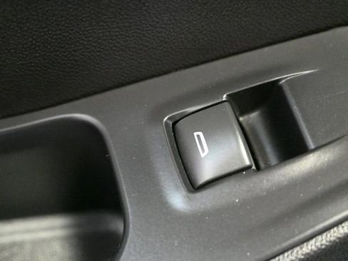 Used 2021 Chevrolet Traverse LS FWD image 47