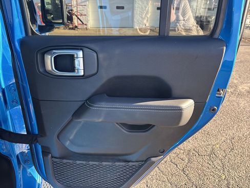 Used 2022 Jeep Wrangler Unlimited Sahara w/ Cold Weather Group image 17