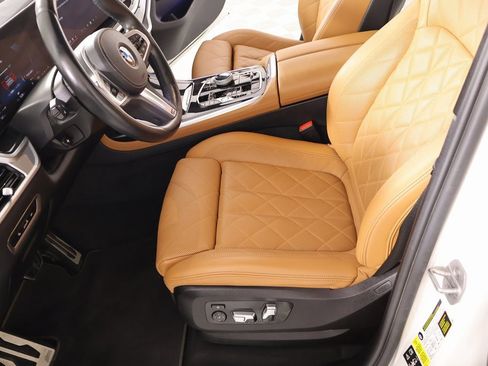 Used 2024 BMW X7 xDrive40i w/ M Sport Package image 12