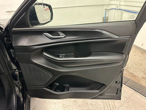 Certified 2023 Jeep Grand Cherokee Laredo image 26