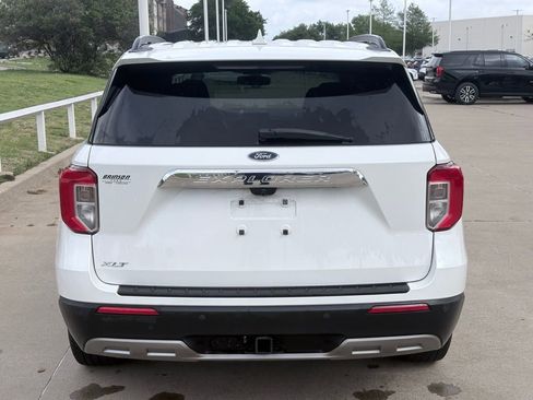 Used 2022 Ford Explorer XLT w/ Equipment Group 202A image 5