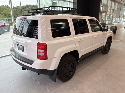 Used 2016 Jeep Patriot Sport w/ Power Value Group AWD/4WD image 3