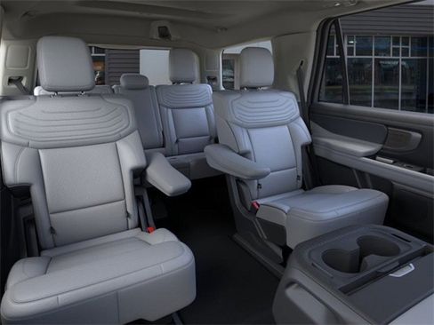 New 2025 Ford Expedition Platinum w/ Platinum Ultimate Package image 11