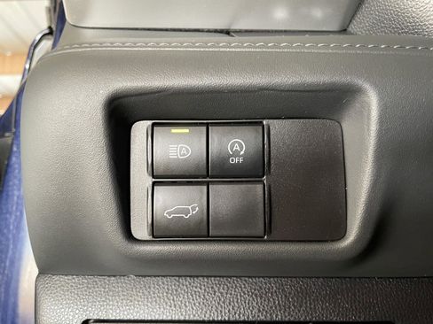 Used 2023 Toyota Highlander LE image 19