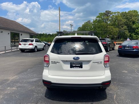 Used 2017 Subaru Forester 2.5i Premium AWD/4WD image 5